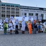 At the U.S. Embassy in Berlin, activists demand freedom for Julian Assange